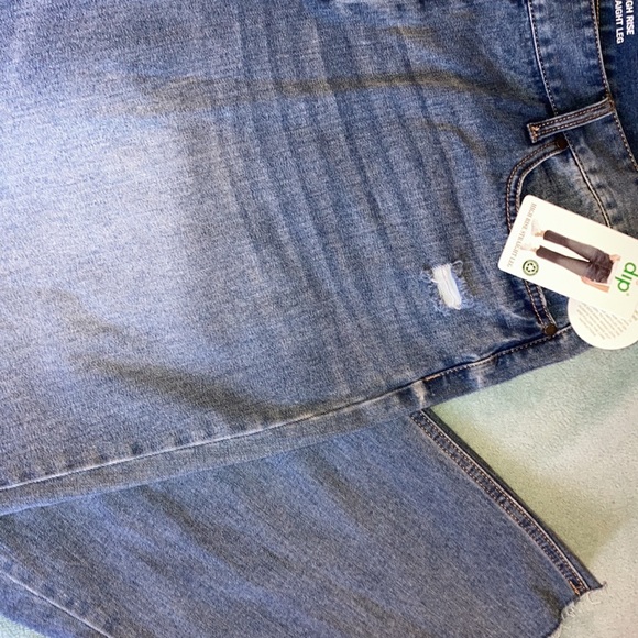 Nwt Women’s hi rise straight leg plus sz 24, distressed - Picture 6 of 9